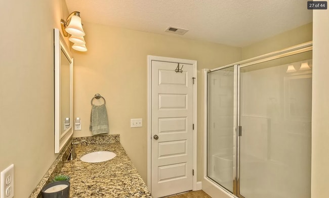 Building Photo - Special!! $500 off if lease signed by Christmas! Gorgeous 3bd 3ba newer home in quiet neighborhood