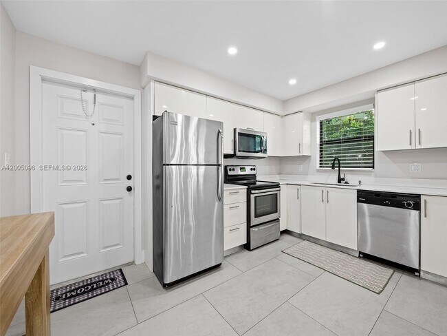 Building Photo - 1305 SE 1st St