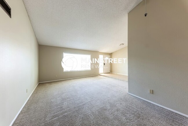 Building Photo - 6202 W Sunnyside Dr