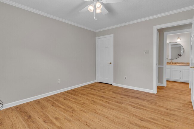 Building Photo - 636 N Fox Chase Cove