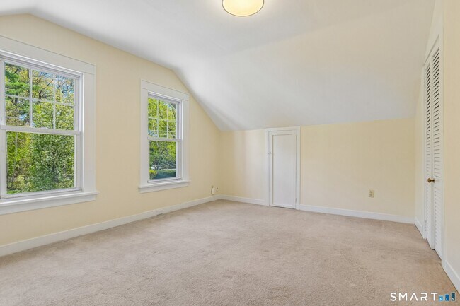 Building Photo - 1572 Whitney Ave