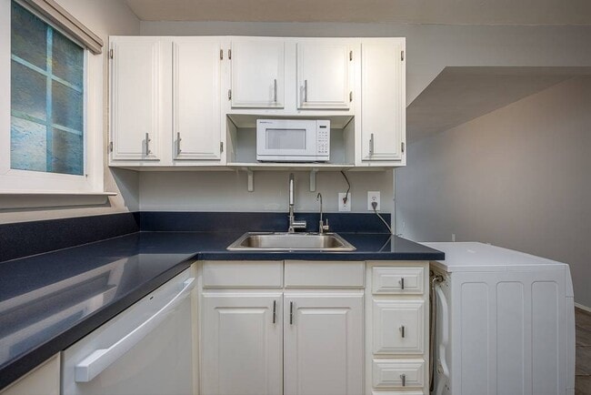 Building Photo - 219 Fox Run Ln