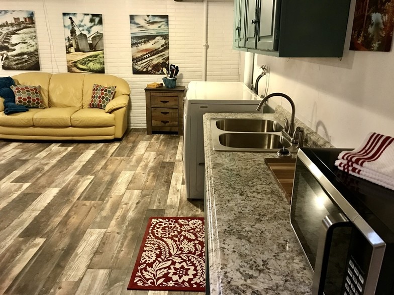 Building Photo - 325 Westbrook Dr