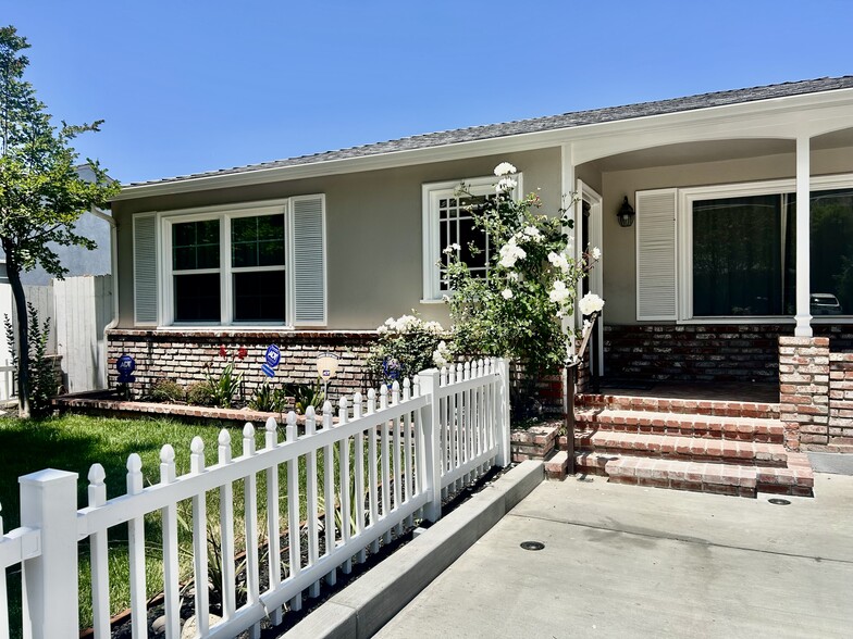 Primary Photo - 14507 Greenleaf St