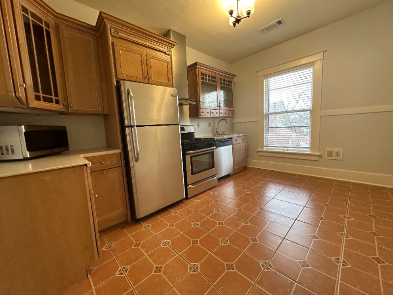 Building Photo - 1505 Center St