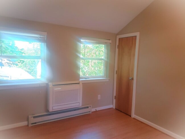 Building Photo - Two Story Modern Home in Heart of SE Portland