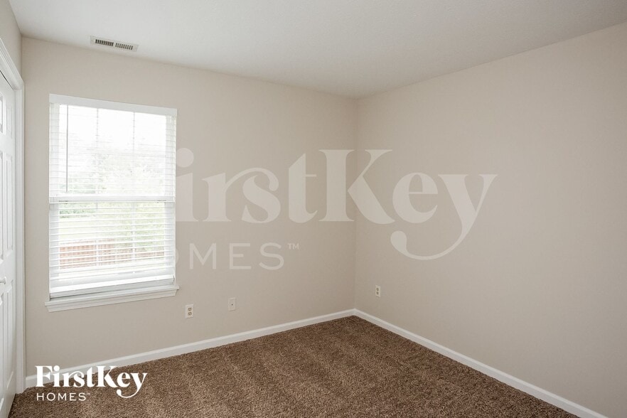 Building Photo - 17651 Willow Creek Way