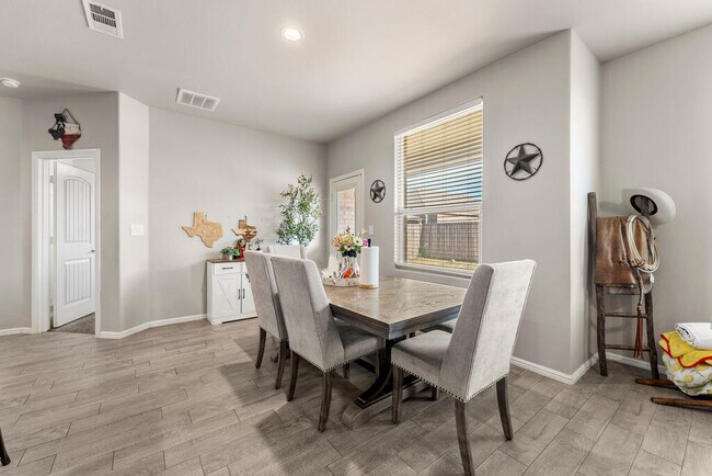 Building Photo - 7533 Orion Rd