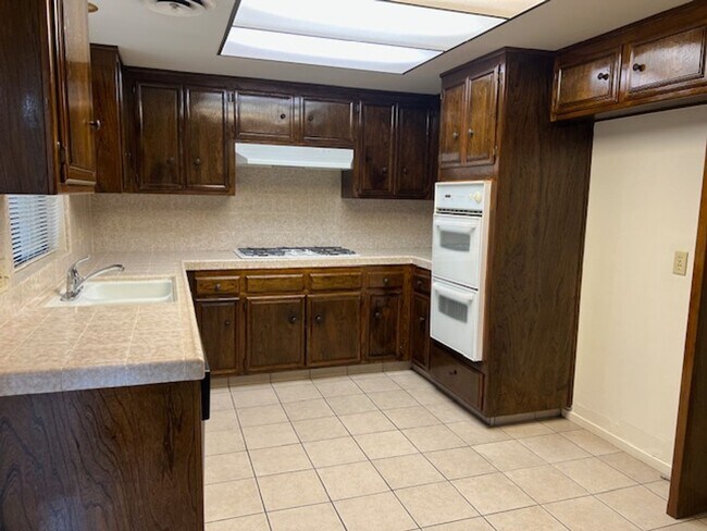 Building Photo - 7405 Quailwood Dr