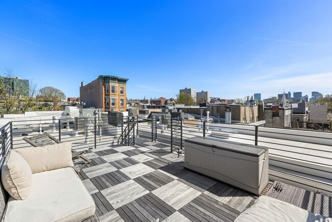 Building Photo - 634 Garden St