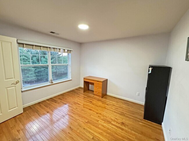 Building Photo - 54 Fairways Dr