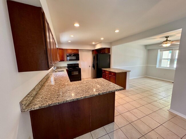 Building Photo - 2911 Tallow Ln