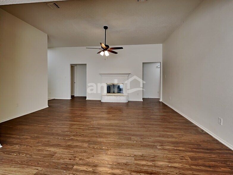 Building Photo - 1104 Brook Canyon Dr