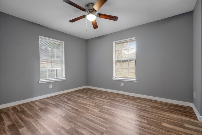 Building Photo - 1204 Crescent Blvd