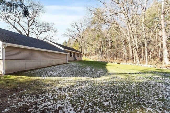 Building Photo - 82 Cedar St