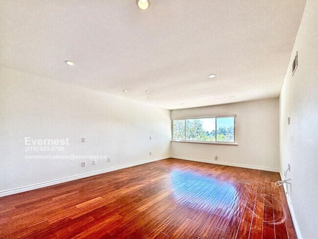 Building Photo - 10211 Clematis Ct