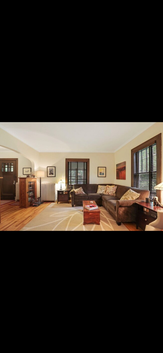 Living Room - 138 Cecil St SE