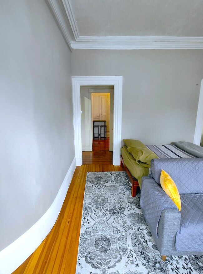 Building Photo - 123 Elmwood Ave