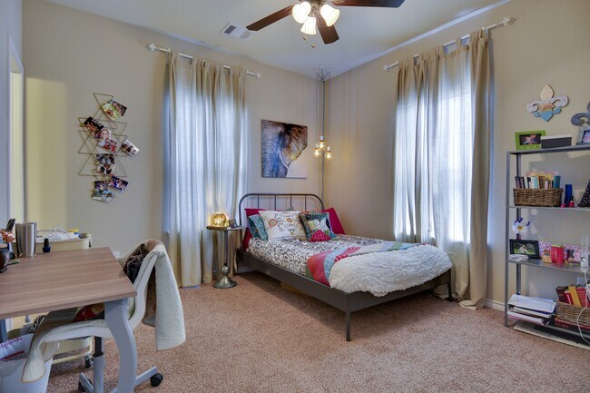 Building Photo - 601 Highlands St