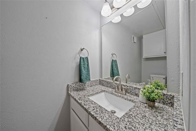 Building Photo - 9910 Royal Ln