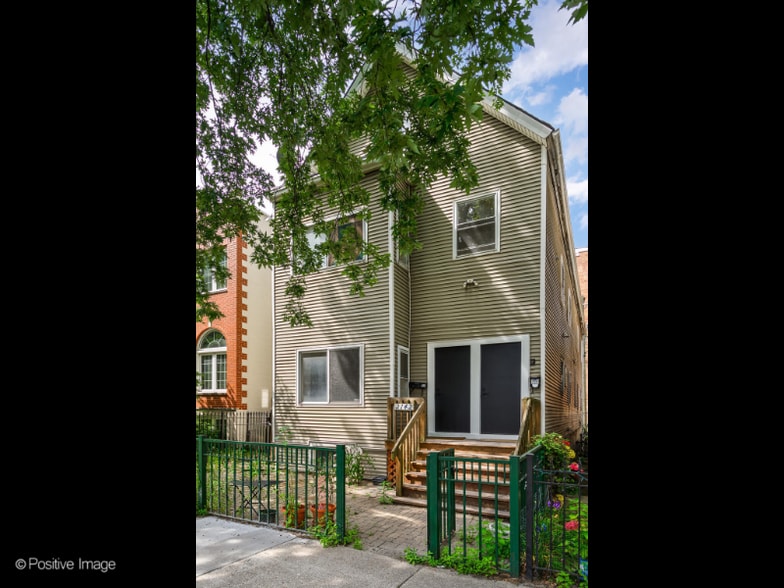 Building Photo - 2142 N Maplewood Ave