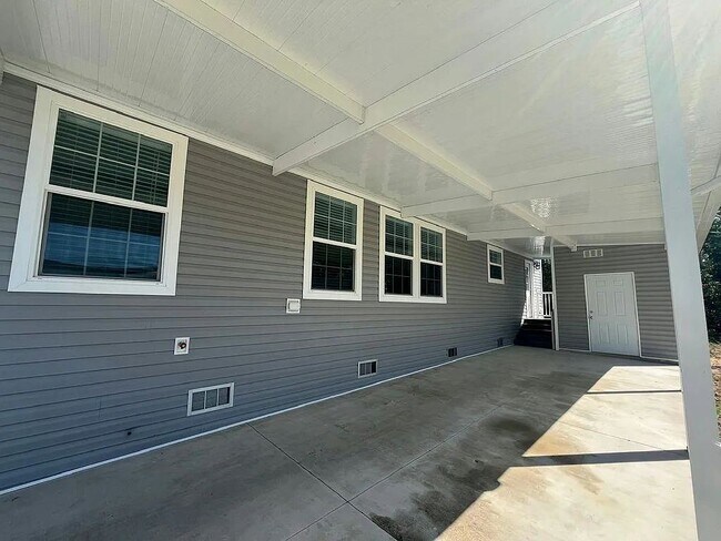 Building Photo - 608 Elephant Way