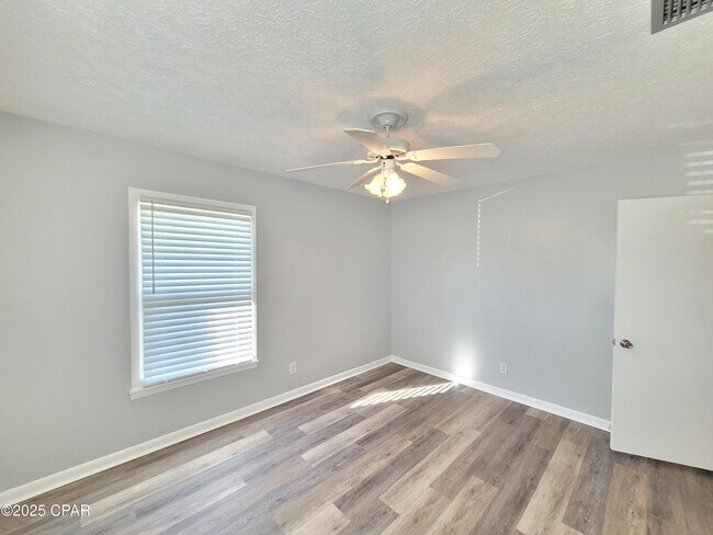 Building Photo - 2512 W 27th St