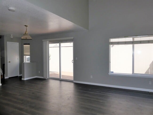 Building Photo - 3 bedroom home!!!