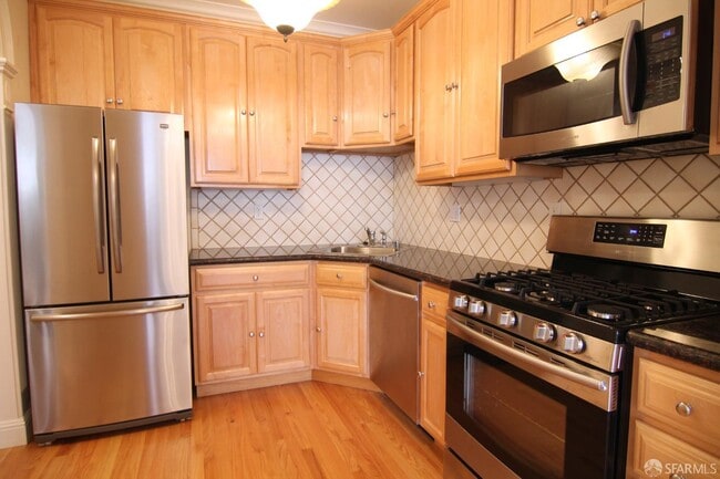 Building Photo - 471 7th Ave