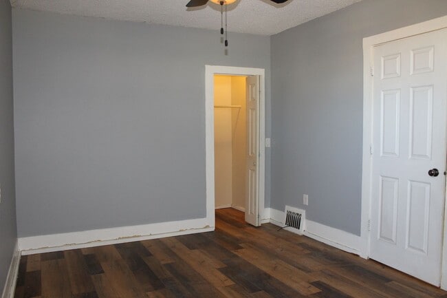 Building Photo - 3 Bedroom - one level