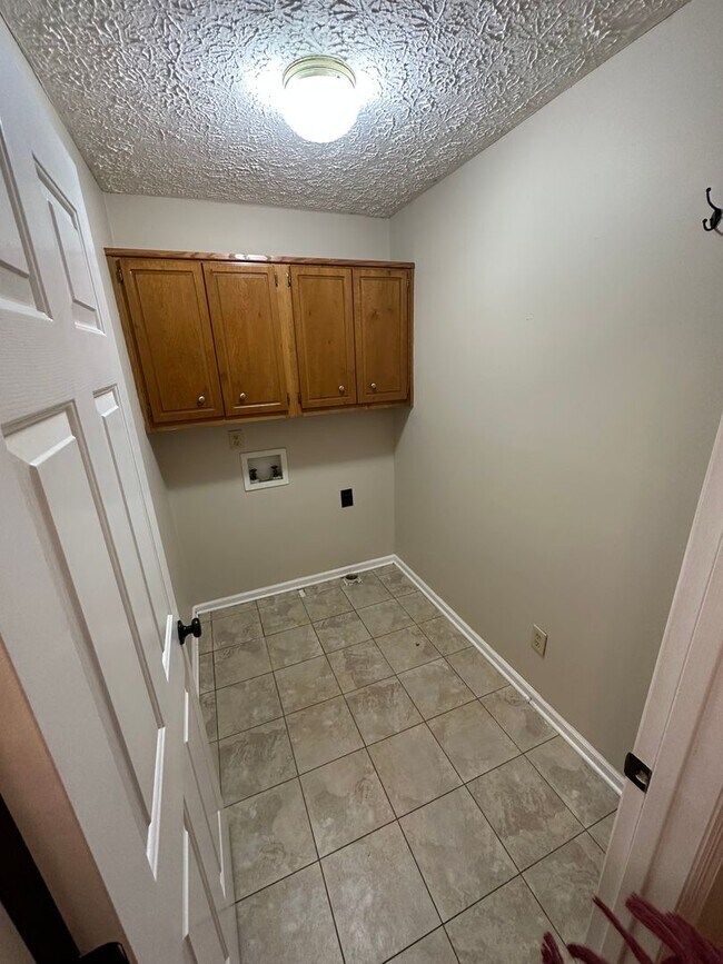 Building Photo - For Lease - 3 Beds, 2 Baths, 2000 SqFt home in N. Mt Juliet