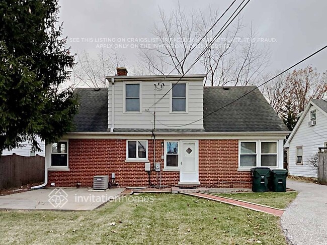 Building Photo - 2116 Hickory Ct