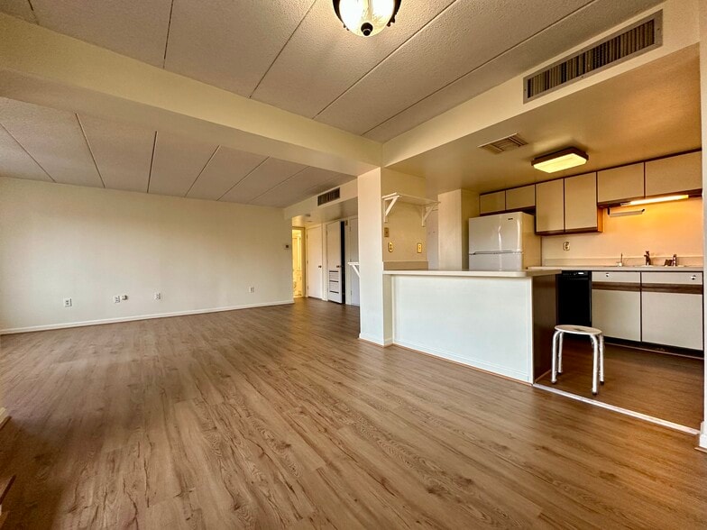 Building Photo - 85 Brainerd Rd