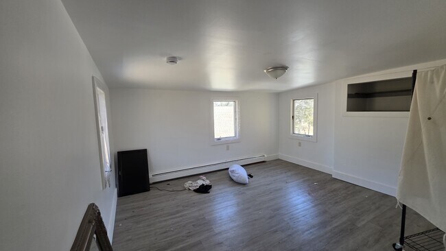 Building Photo - 208 Glenmere Rd