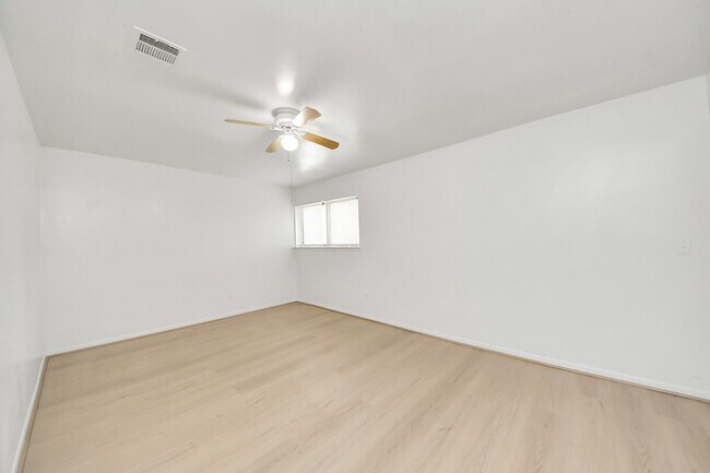 Building Photo - 9131 Rentur Dr