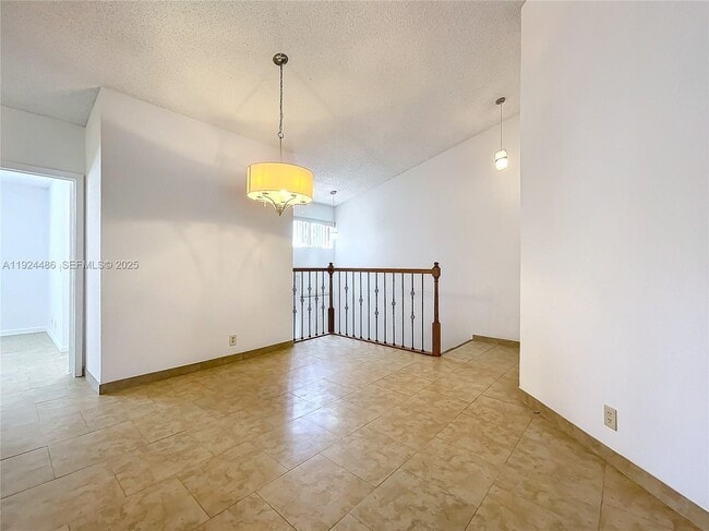 Building Photo - 20 Vía De Casas Sur