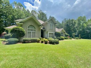 Building Photo - Spacious 5BR Home on 2 Acres in North Columbus – Pet Friendly!