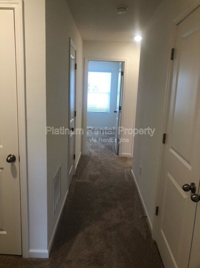 Building Photo - 202 Grand Central Wy