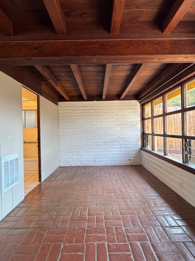 Building Photo - 72 Laureles Grade