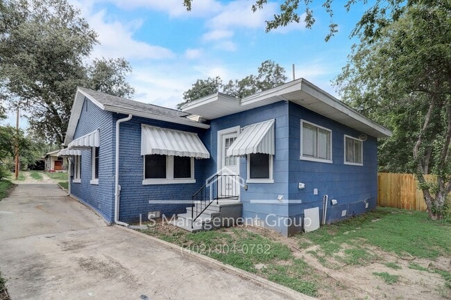 Building Photo - 132 Nelson Ave
