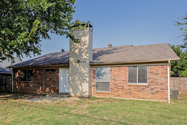 Building Photo - 4214 Worth Forest Dr