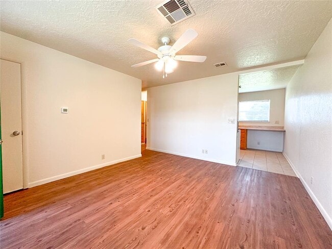 Building Photo - 833 Owl St