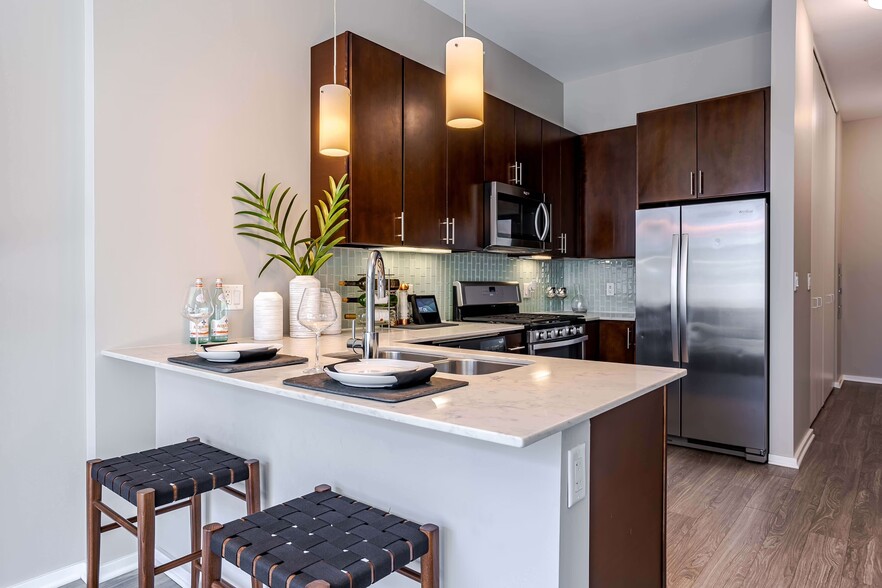 Building Photo - 619 W Randolph St