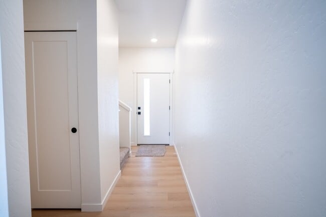 Building Photo - 1967 S Cherry Ln