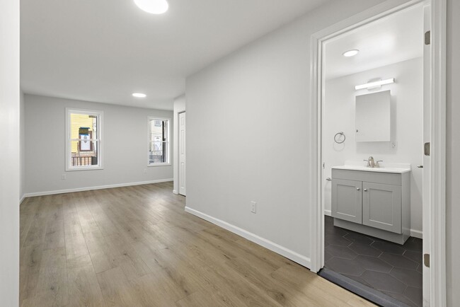 Building Photo - 173 Van Horne St