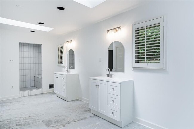 Building Photo - 155 Worth Dr NW