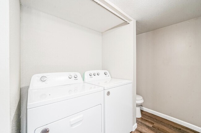 Building Photo - 2822 S Bartell Dr