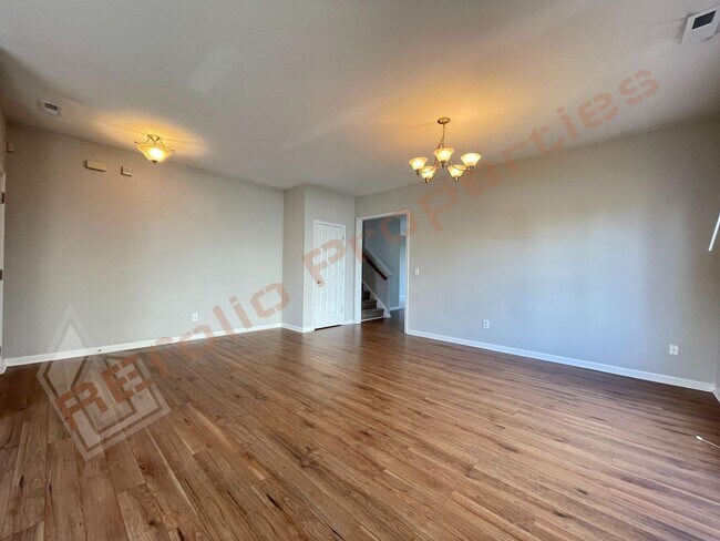 Building Photo - Lovely 4 Bedroom, 2.5 Bath Single-Family H...