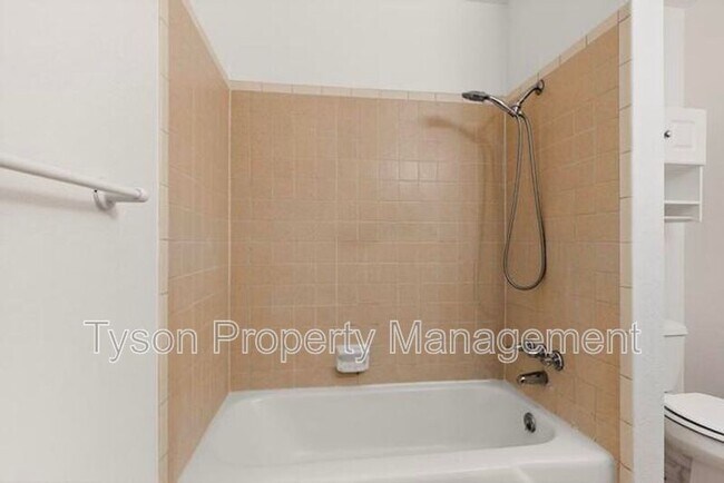 Building Photo - 12241 Woodland Ave NE