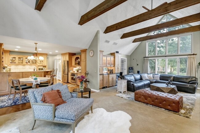 Building Photo - 985 Chapel Ct N